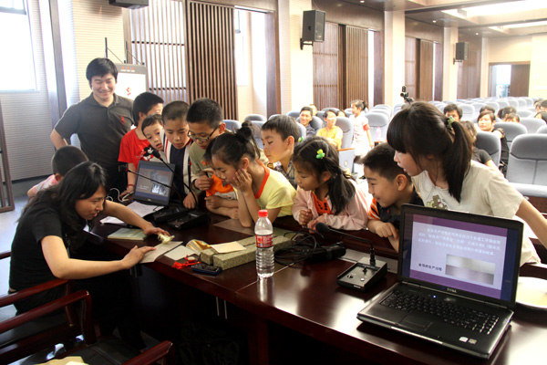 王星記工藝美術師赴中國扇博物館開展“五月扇”主題講座